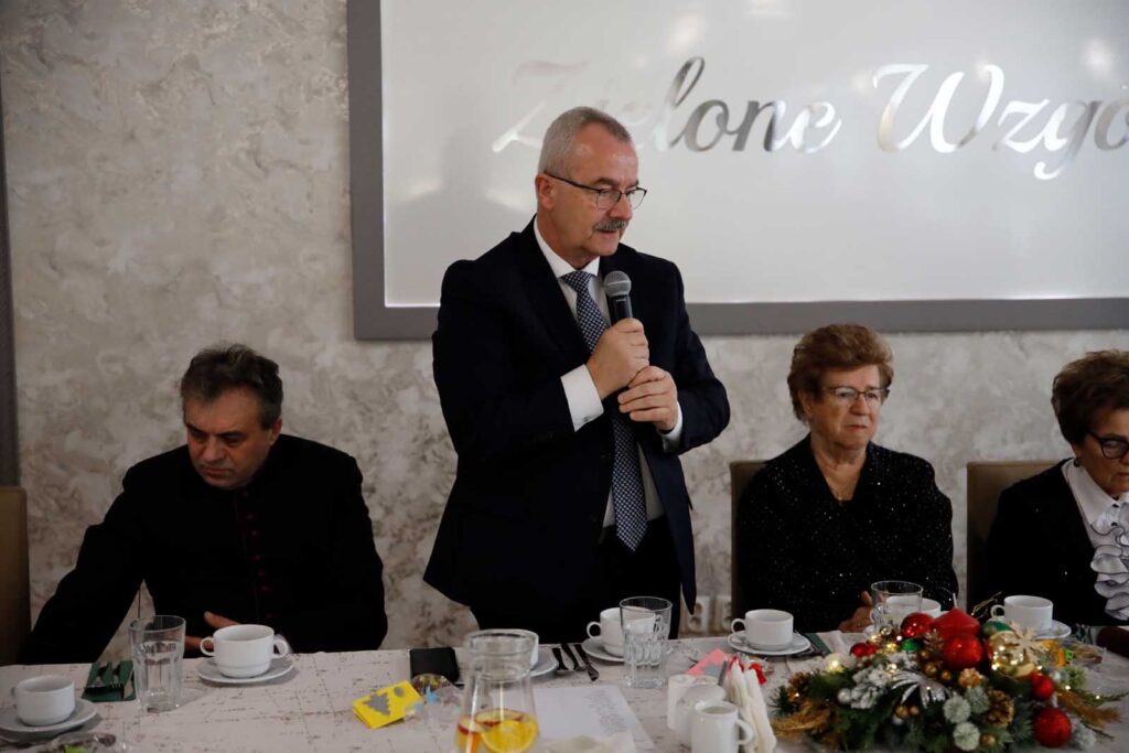 Emeryci – Magia Opłatka