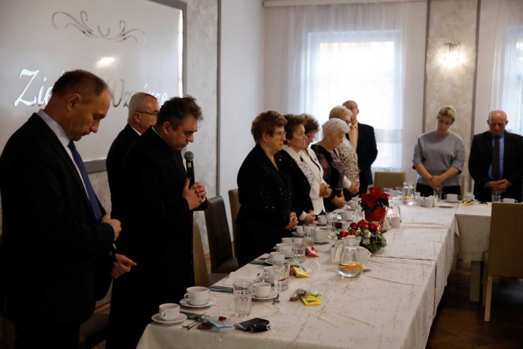 Emeryci – Magia Opłatka