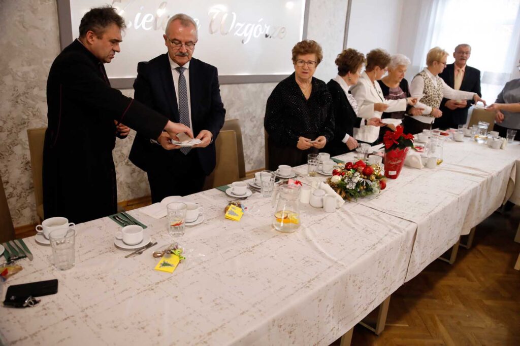 Emeryci – Magia Opłatka