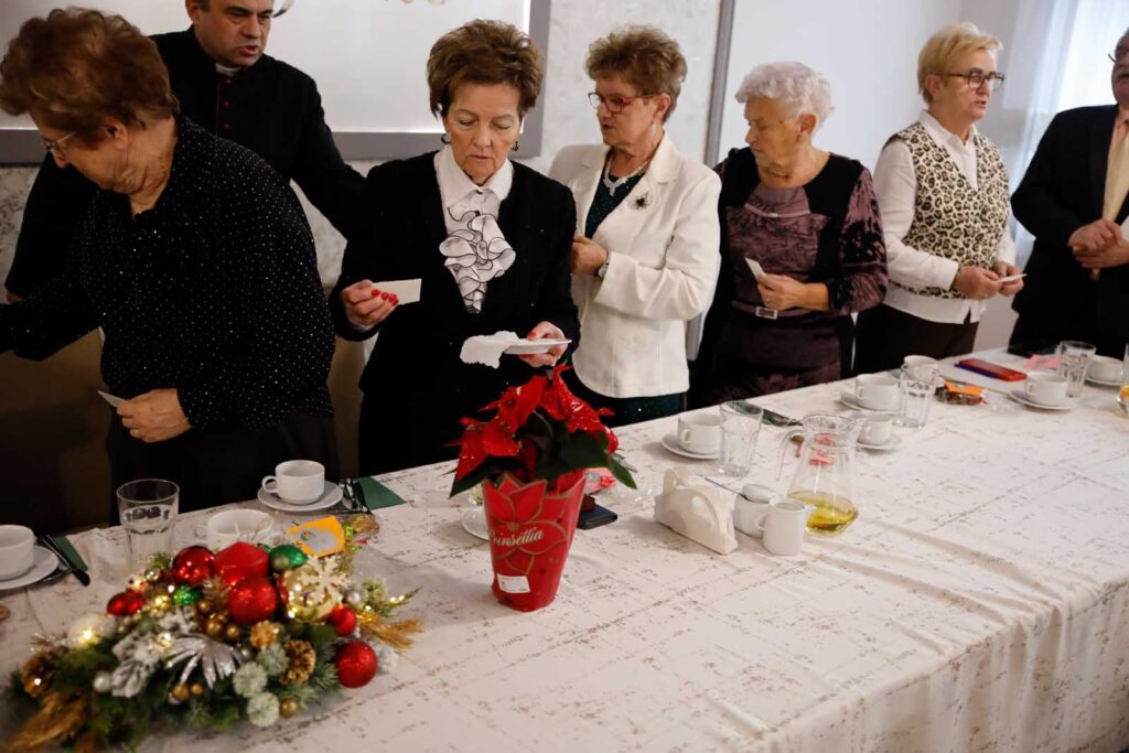 Emeryci – Magia Opłatka