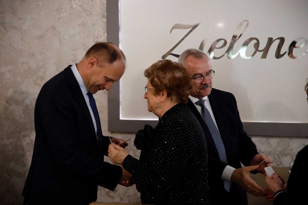 Emeryci – Magia Opłatka