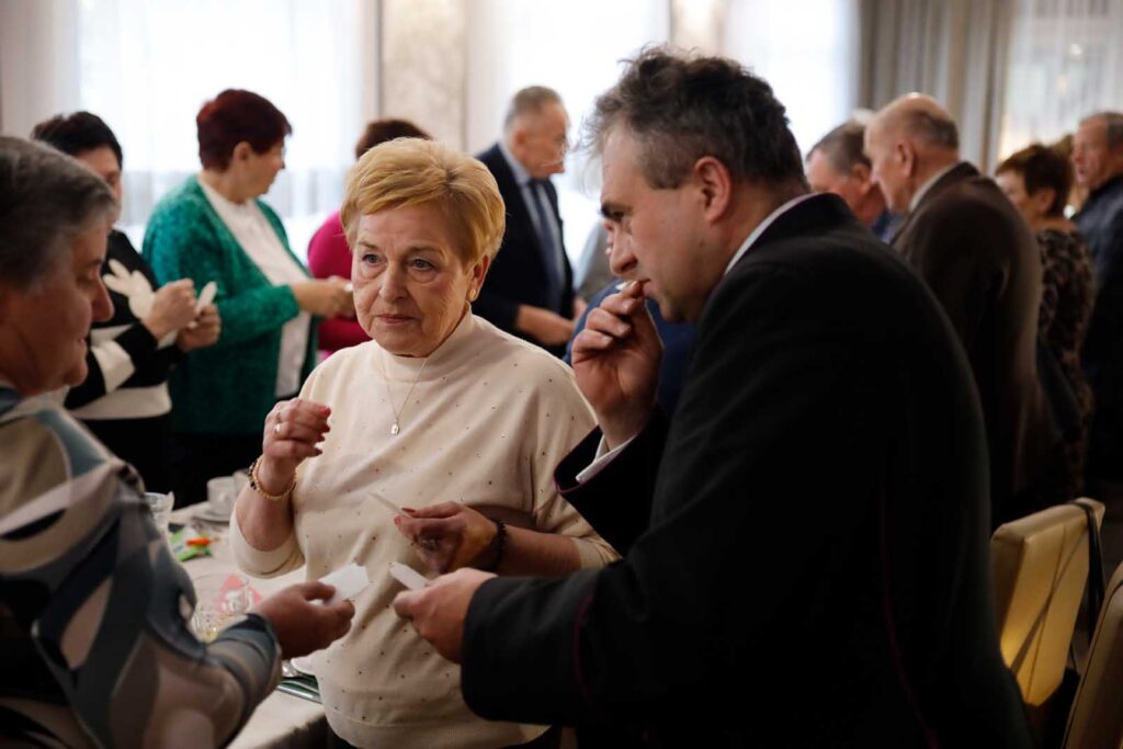 Emeryci – Magia Opłatka