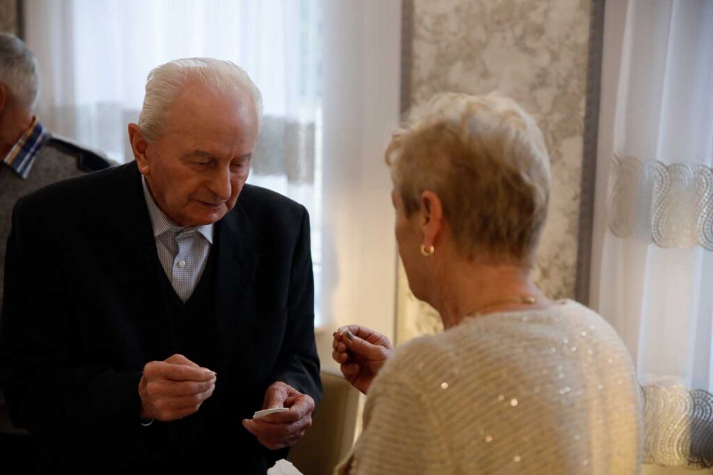 Emeryci – Magia Opłatka