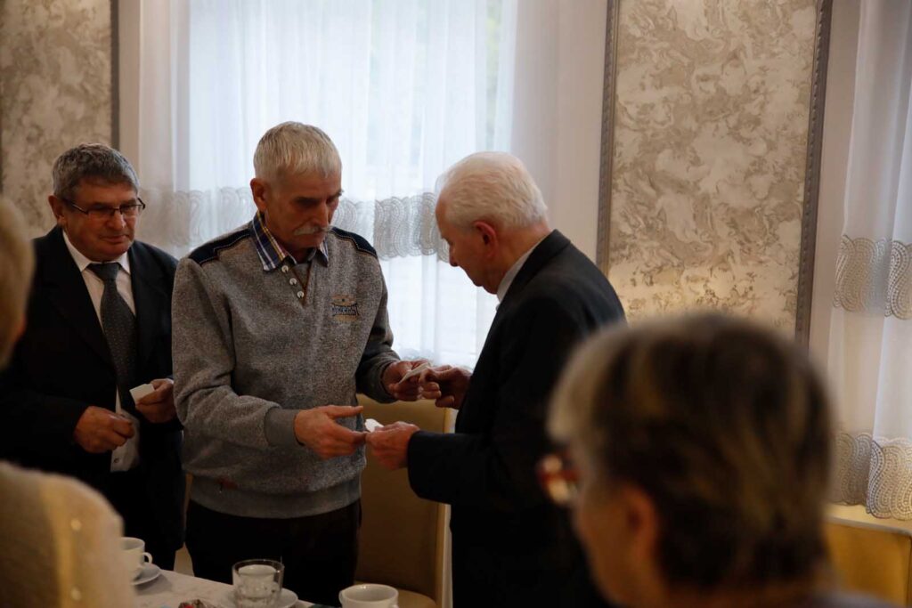 Emeryci – Magia Opłatka