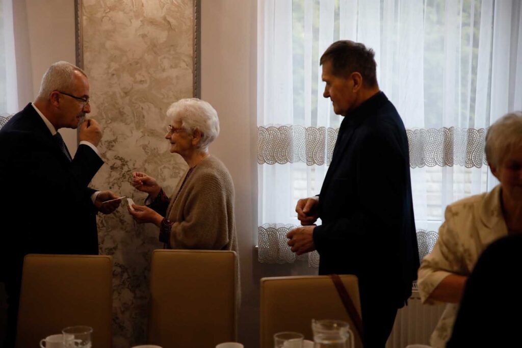 Emeryci – Magia Opłatka