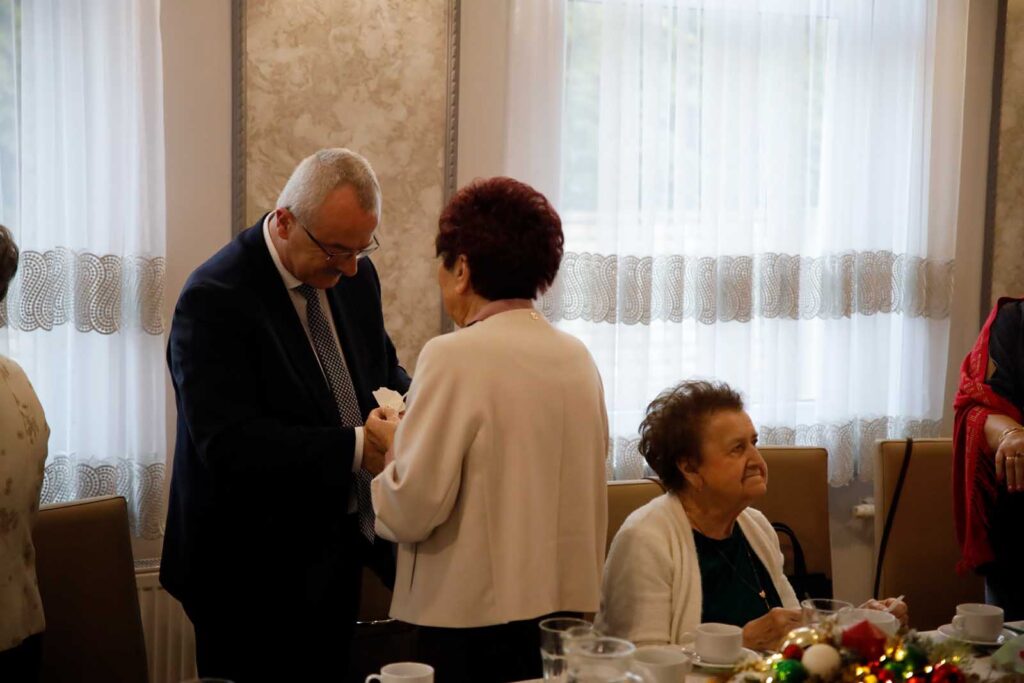 Emeryci – Magia Opłatka