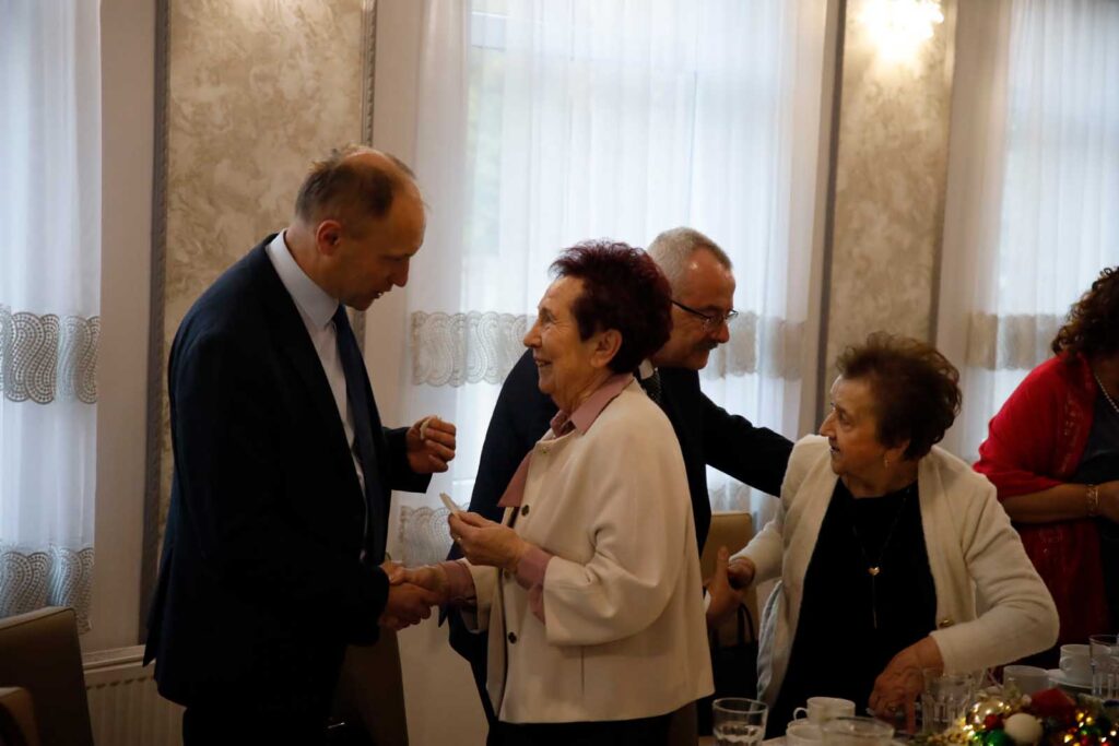 Emeryci – Magia Opłatka