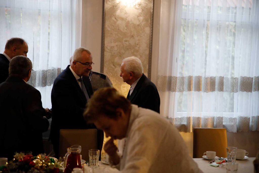 Emeryci – Magia Opłatka