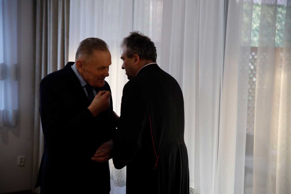 Emeryci – Magia Opłatka