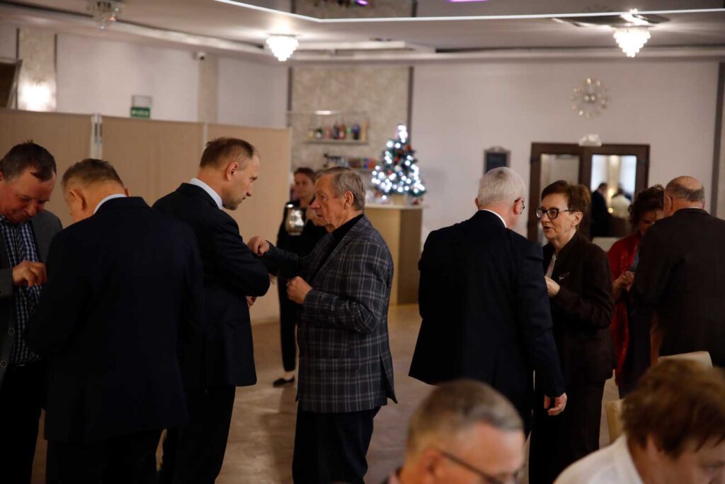 Emeryci – Magia Opłatka