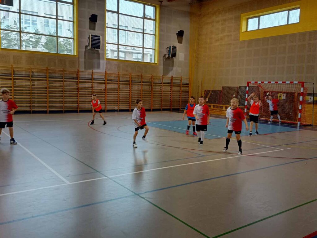 Gminny Turniej Piłki Nożnej Halowej o Puchar Dyrektora SP w Mikstacie