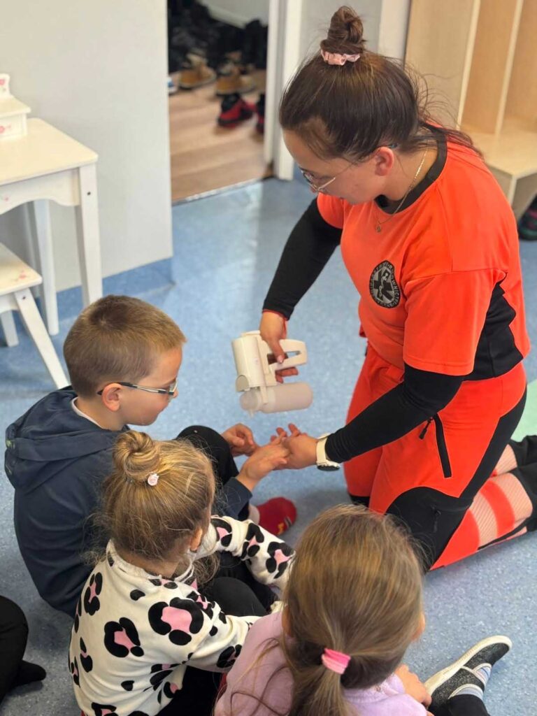 Wyjątkowe szkolenie z pierwszej pomocy w Szkole Podstawowej w Biskupicach Zabarycznych