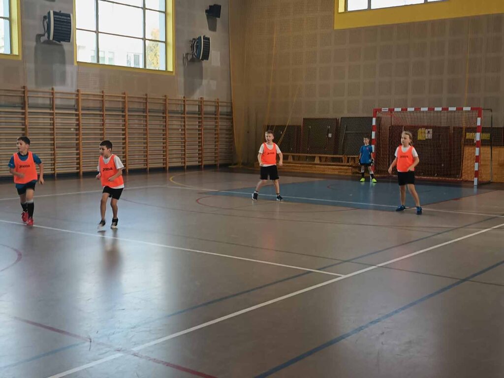 Gminny Turniej Piłki Nożnej Halowej o Puchar Dyrektora SP w Mikstacie