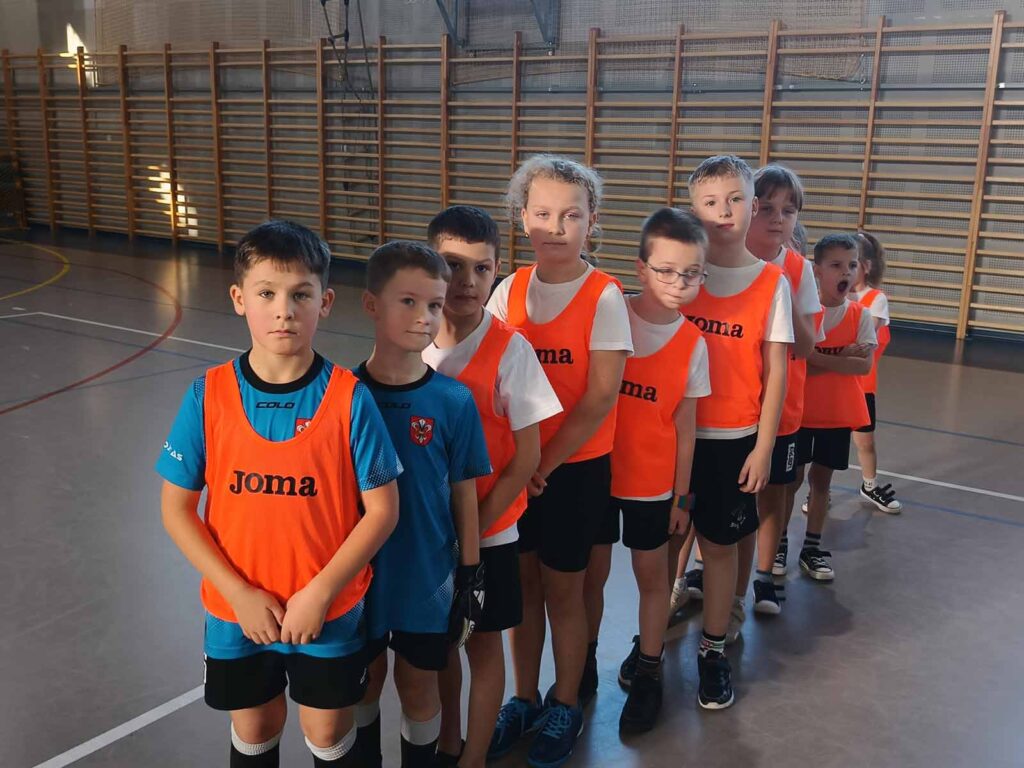 Gminny Turniej Piłki Nożnej Halowej o Puchar Dyrektora SP w Mikstacie