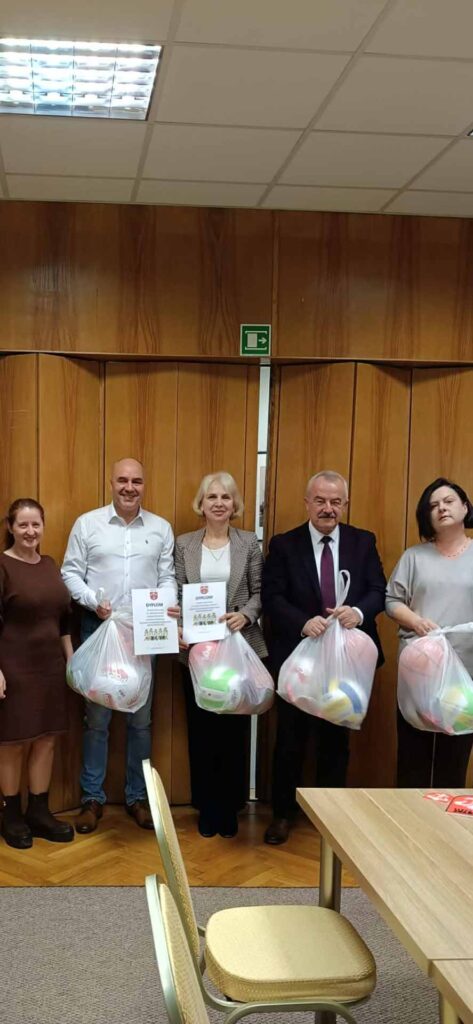 Urząd Miasta i Gminy Mikstat zakończył tegoroczną zbiórkę makulatury