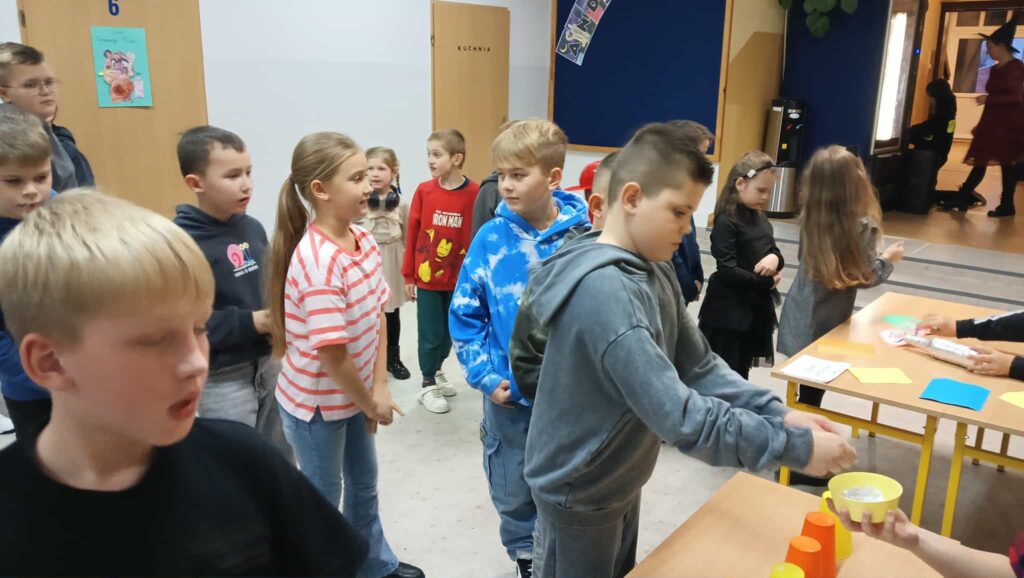 Wieczór andrzejkowy w SP w Kaliszkowicach Ołobockich