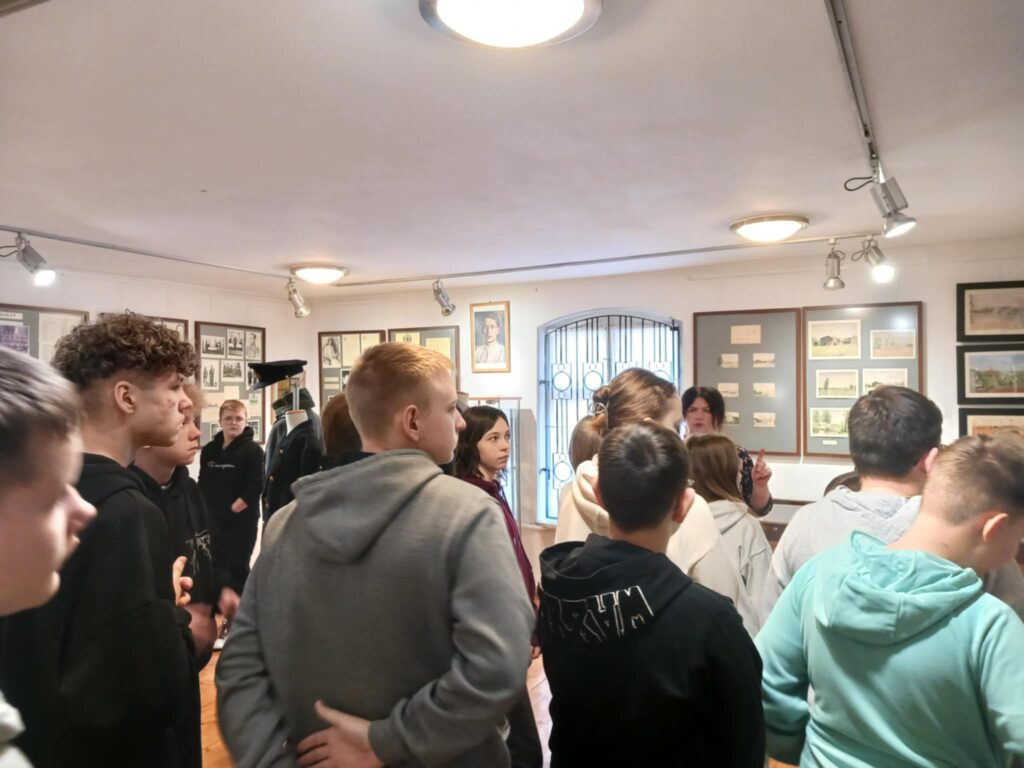 Wyjazd uczniów Szkoły Podstawowej z oddziałem przedszkolnym w Kaliszkowicach Ołobockich do Muzeum Regionalnego w Ostrzeszowie