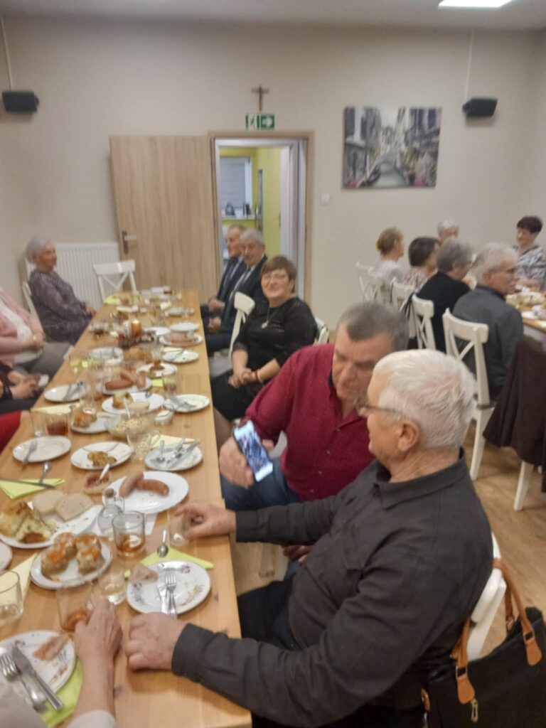 Dnia 25.11.2025r. w Klubie SENIOR+ w Mikstacie odbyło się spotkanie Andrzejkowe