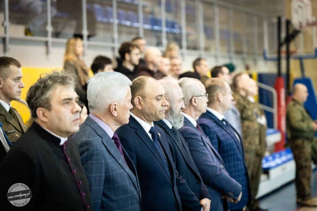 uroczystość poświęcenia i nadania sztandaru 1 Szczepowi ZHP Ziemi Mikstackiej im. Powstańców Wielkopolskich