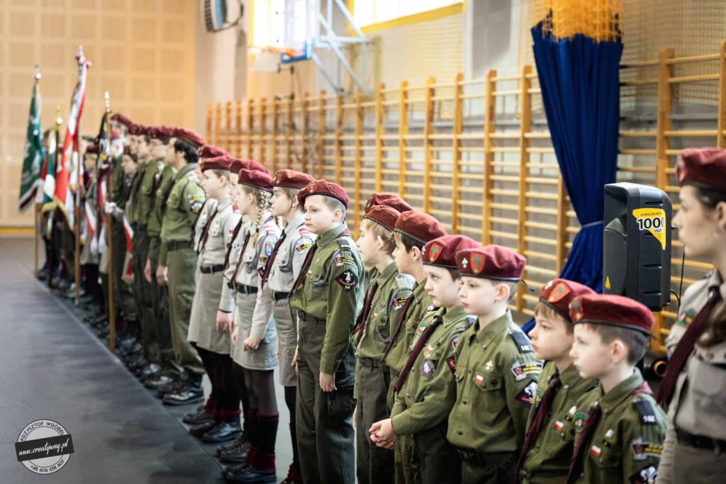 uroczystość poświęcenia i nadania sztandaru 1 Szczepowi ZHP Ziemi Mikstackiej im. Powstańców Wielkopolskich