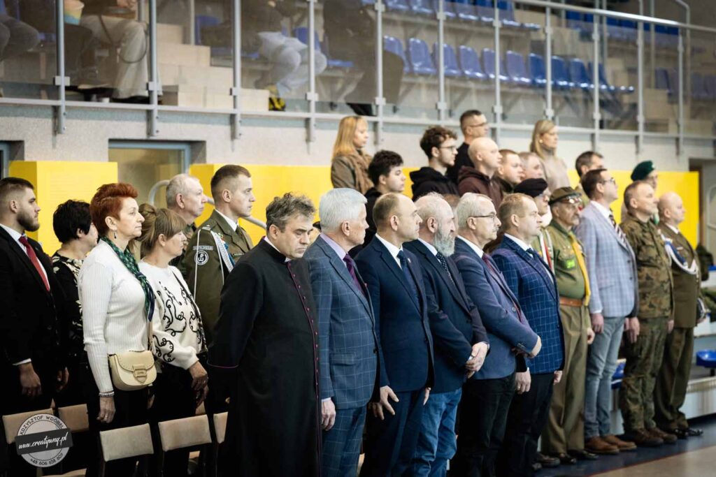 uroczystość poświęcenia i nadania sztandaru 1 Szczepowi ZHP Ziemi Mikstackiej im. Powstańców Wielkopolskich