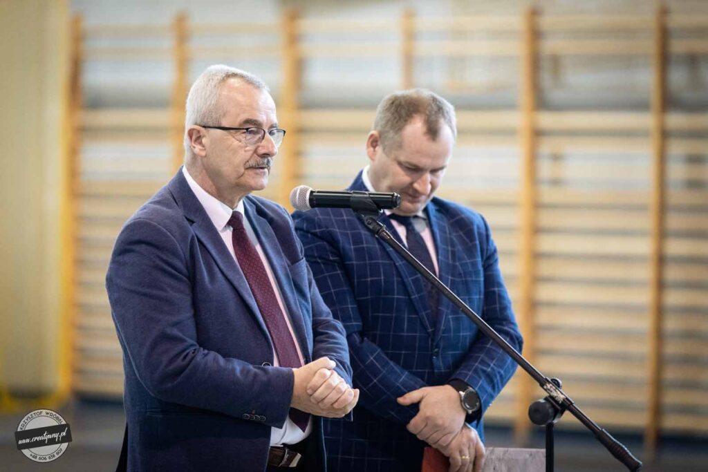 uroczystość poświęcenia i nadania sztandaru 1 Szczepowi ZHP Ziemi Mikstackiej im. Powstańców Wielkopolskich