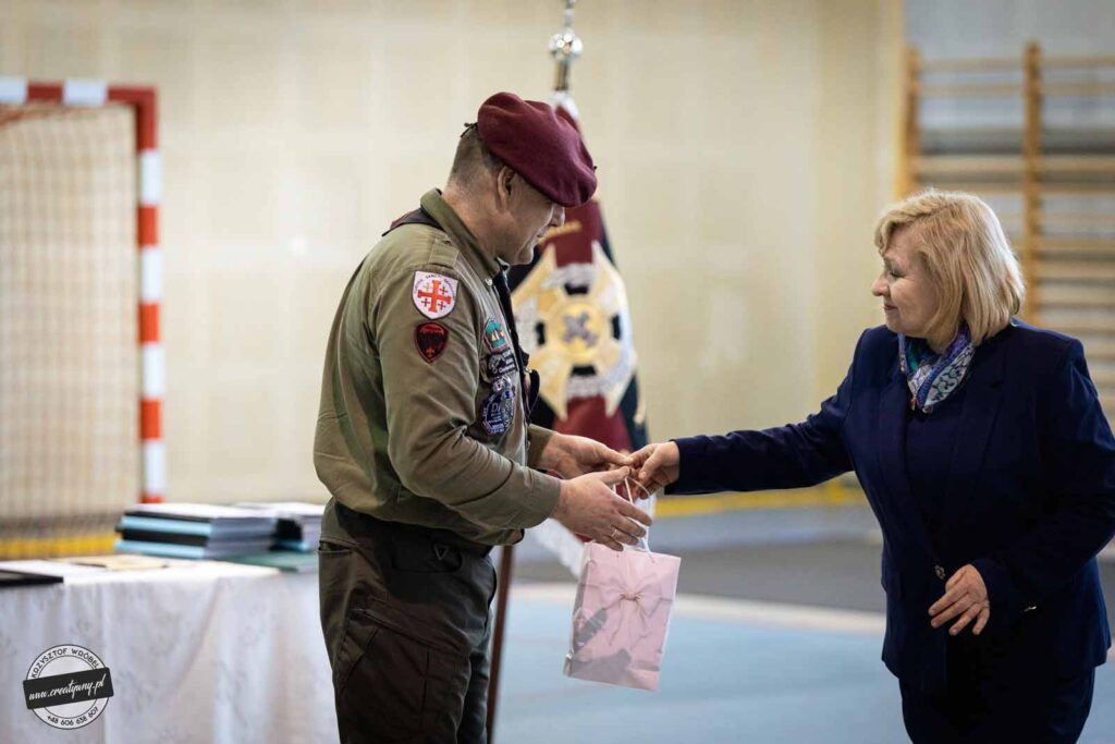 uroczystość poświęcenia i nadania sztandaru 1 Szczepowi ZHP Ziemi Mikstackiej im. Powstańców Wielkopolskich