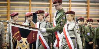 uroczystość poświęcenia i nadania sztandaru 1 Szczepowi ZHP Ziemi Mikstackiej im. Powstańców Wielkopolskich