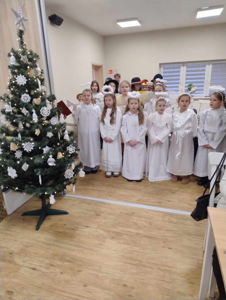 Jasełkowe spotkanie w Klubie Senior+ w Mikstacie