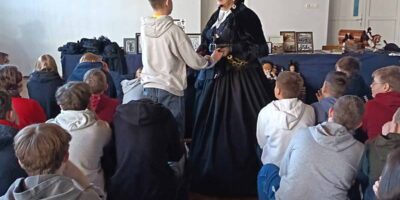 przedstawiciele Stowarzyszenia Historycznego im. Księdza majora Szczepana Walkowskiego przeprowadzili w Szkole Podstawowej w Mikstacie prelekcję „O powstaniu styczniowym inaczej …”.