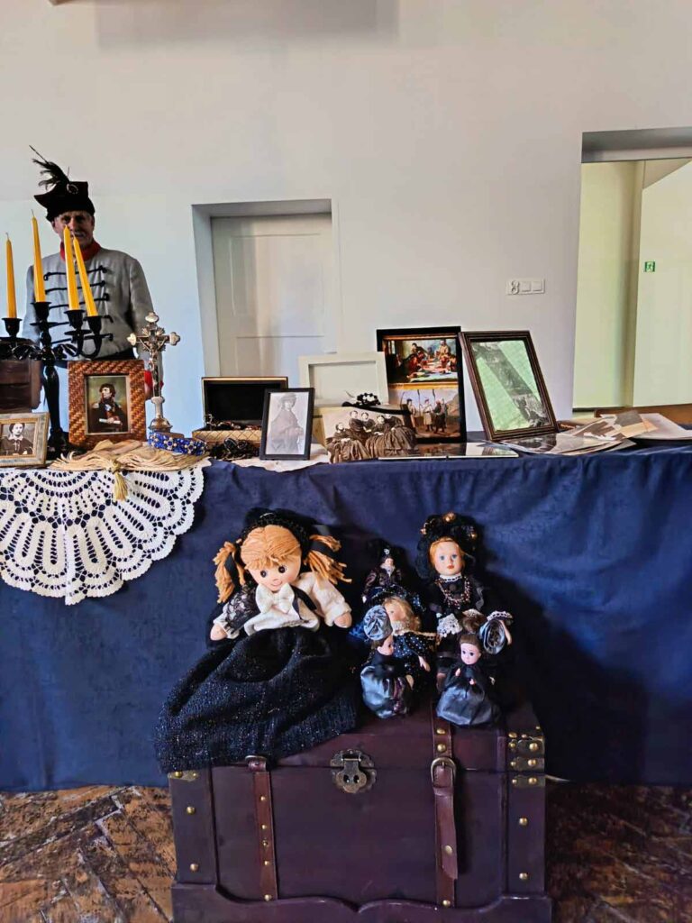 przedstawiciele Stowarzyszenia Historycznego im. Księdza majora Szczepana Walkowskiego przeprowadzili w Szkole Podstawowej w Mikstacie prelekcję „O powstaniu styczniowym inaczej …”.