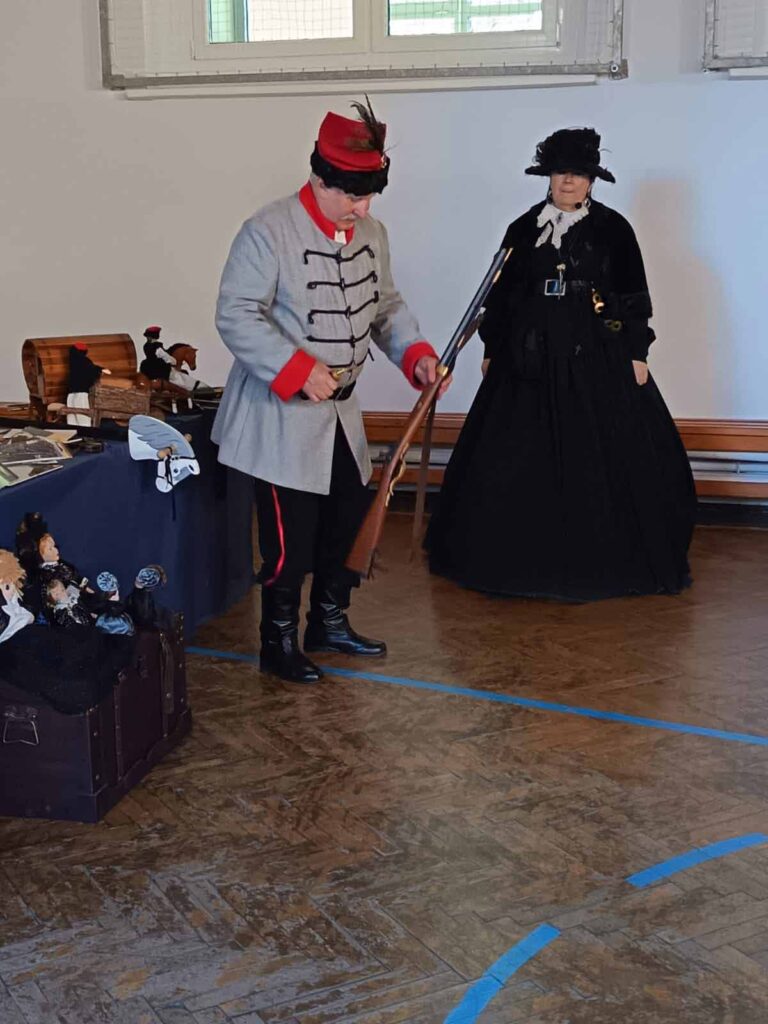 przedstawiciele Stowarzyszenia Historycznego im. Księdza majora Szczepana Walkowskiego przeprowadzili w Szkole Podstawowej w Mikstacie prelekcję „O powstaniu styczniowym inaczej …”.