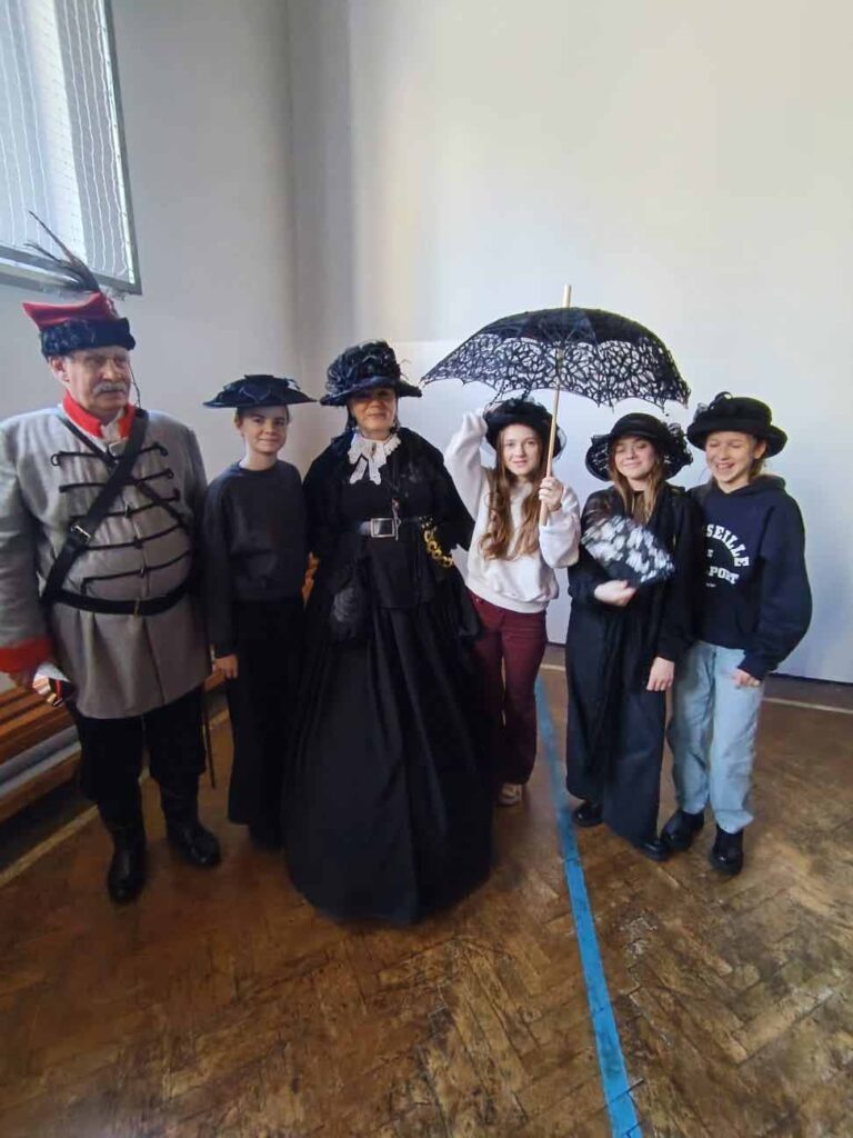 przedstawiciele Stowarzyszenia Historycznego im. Księdza majora Szczepana Walkowskiego przeprowadzili w Szkole Podstawowej w Mikstacie prelekcję „O powstaniu styczniowym inaczej …”.