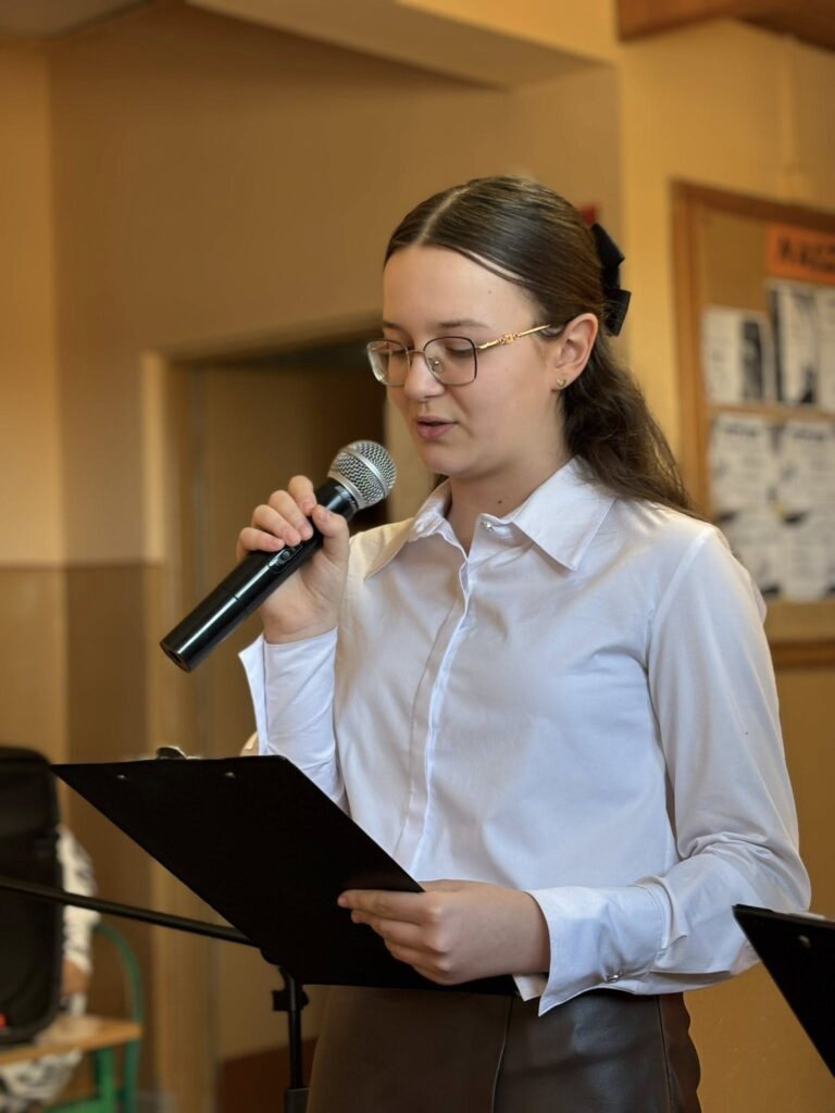 Apel z okazji Dnia Patrona Szkoły w Biskupicach Zabarycznych