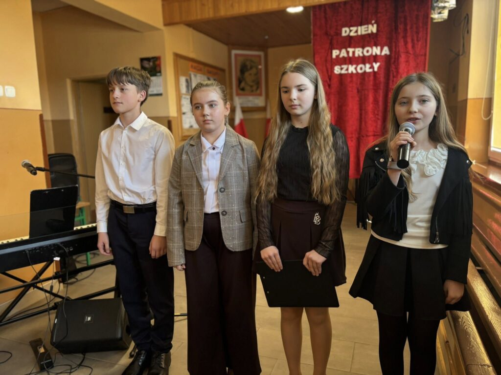 Apel z okazji Dnia Patrona Szkoły w Biskupicach Zabarycznych