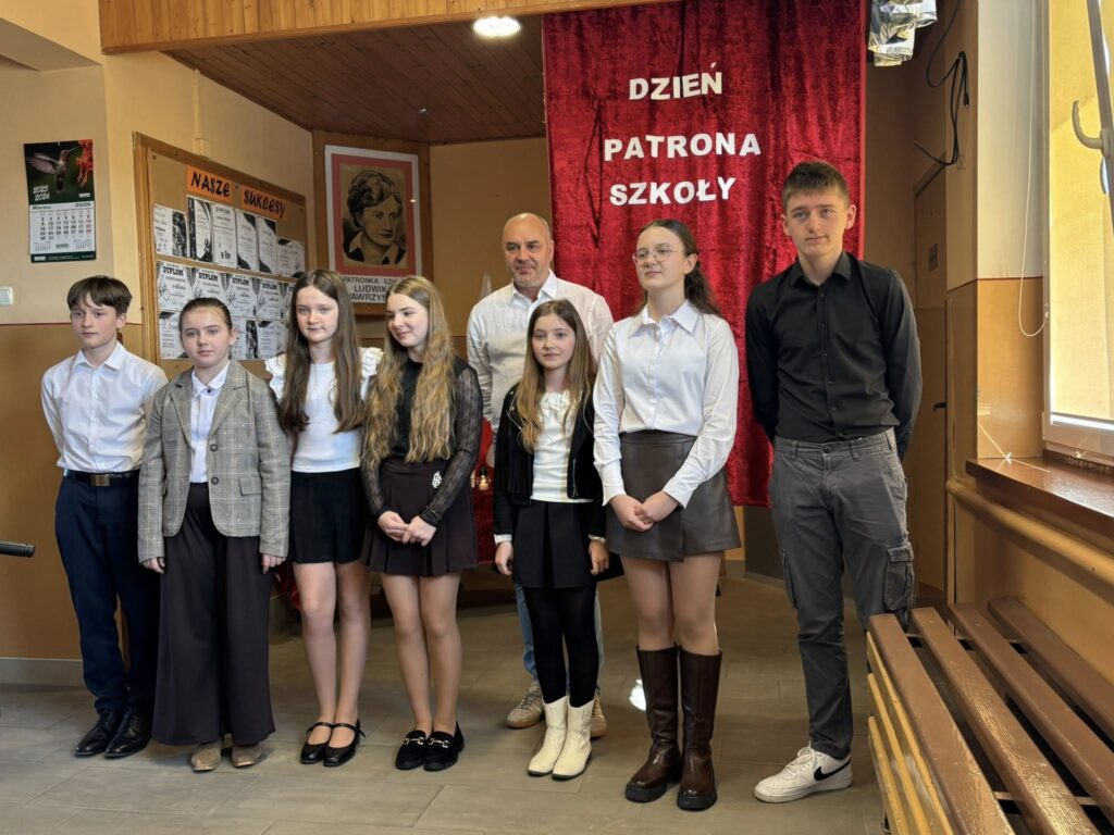 Apel z okazji Dnia Patrona Szkoły w Biskupicach Zabarycznych