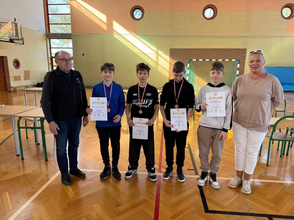 Sukces uczniów SP Biskupice Zabaryczne w Mistrzostwach Powiatu Ostrzeszowskiego w Warcabach Klasycznych