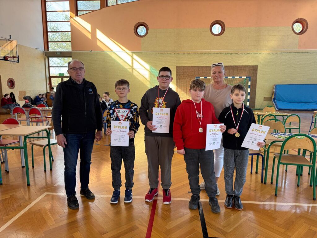 Sukces uczniów SP Biskupice Zabaryczne w Mistrzostwach Powiatu Ostrzeszowskiego w Warcabach Klasycznych