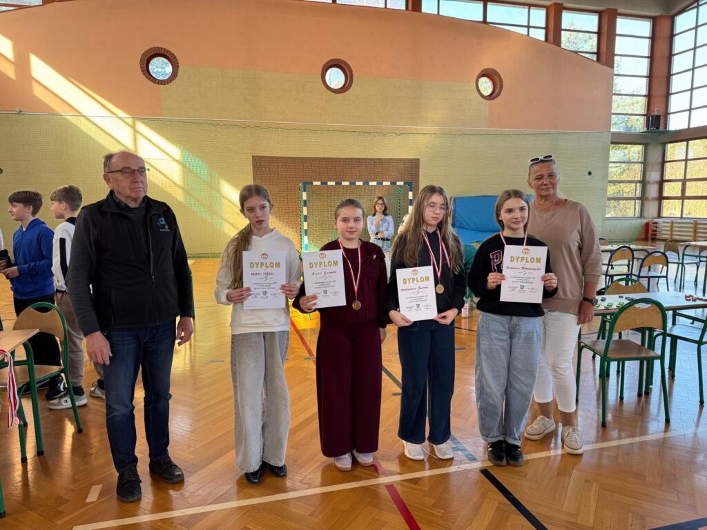 Sukces uczniów SP Biskupice Zabaryczne w Mistrzostwach Powiatu Ostrzeszowskiego w Warcabach Klasycznych