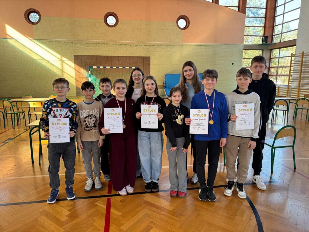 Sukces uczniów SP Biskupice Zabaryczne w Mistrzostwach Powiatu Ostrzeszowskiego w Warcabach Klasycznych