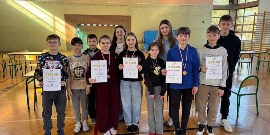 Sukces uczniów SP Biskupice Zabaryczne w Mistrzostwach Powiatu Ostrzeszowskiego w Warcabach Klasycznych