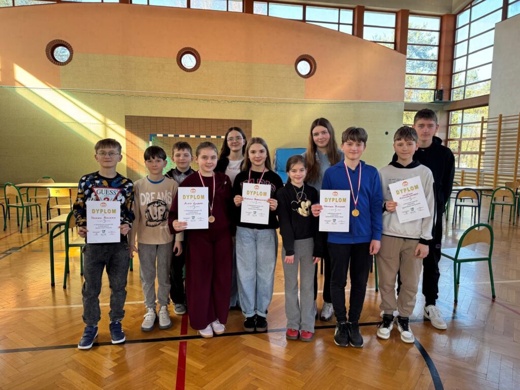 Sukces uczniów SP Biskupice Zabaryczne w Mistrzostwach Powiatu Ostrzeszowskiego w Warcabach Klasycznych
